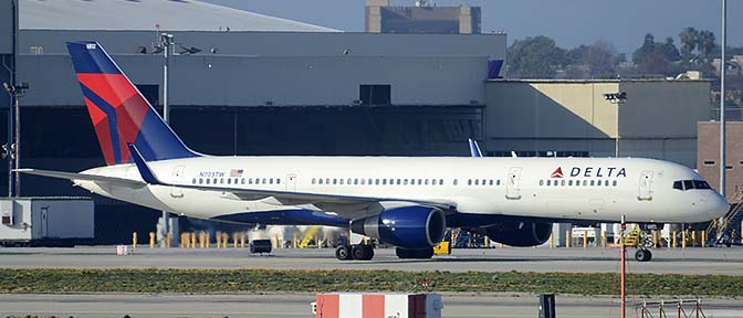 Delta Boeing 757-2Q8 N703TW, Los Angeles international Airport, January 19, 2015